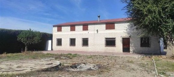 5 bedrooms House in Fuente Vaqueros, Spain No. 180145 2