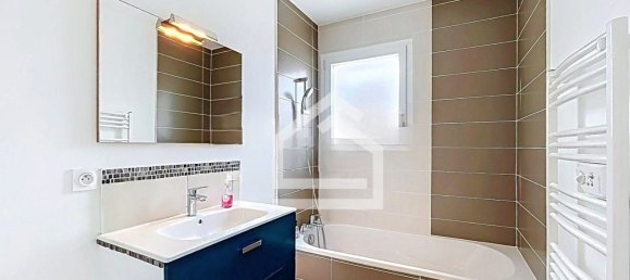 3 bedrooms Villa in Saint-Medard-en-Jalles, France No. 352190 8