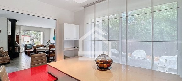 3 bedrooms Villa in Saint-Medard-en-Jalles, France No. 352190 3