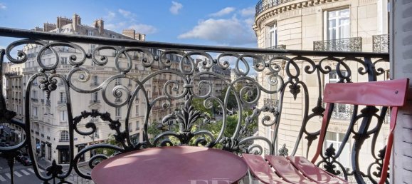 5 bedrooms Apartment in Paris, France No. 177297 2