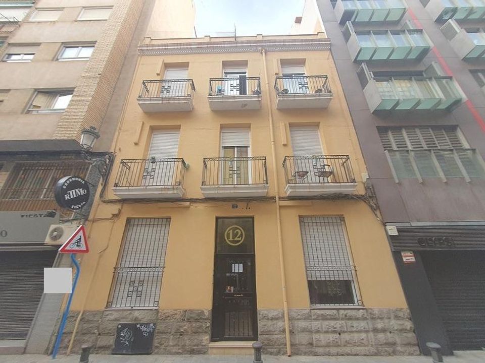 Edificio de 21 dormitorio en Alicante, Spain No. 258875