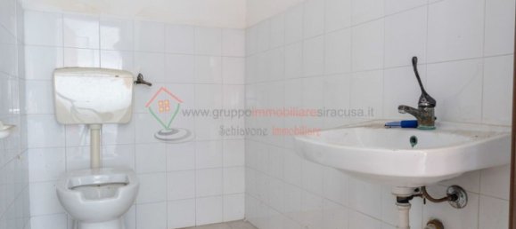 70 rooms Commercial property in Syracuse, Italy No. 246137 5