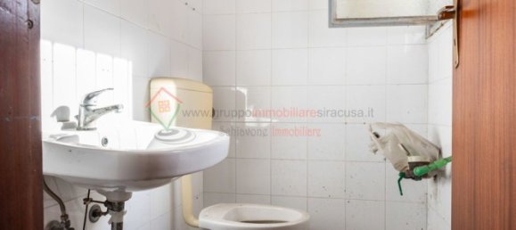 70 rooms Commercial property in Syracuse, Italy No. 246137 6