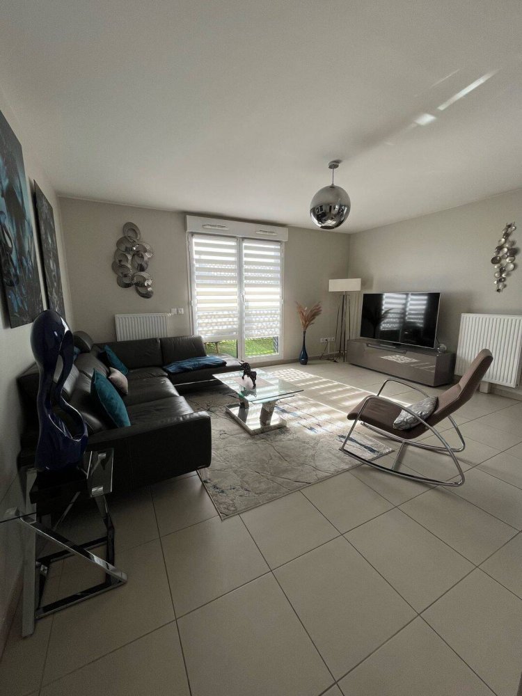 4 bedrooms Duplex in Montevrain, France No. 334536