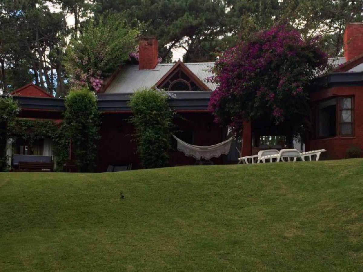 4 bedrooms House in Maldonado, Uruguay No. 7927