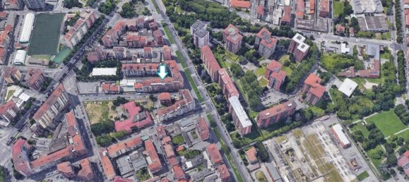 3 rooms Apartment in Turin, Italy No. 18389 4