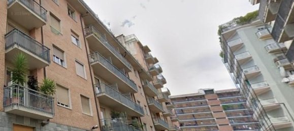 3 rooms Apartment in Turin, Italy No. 18389 2