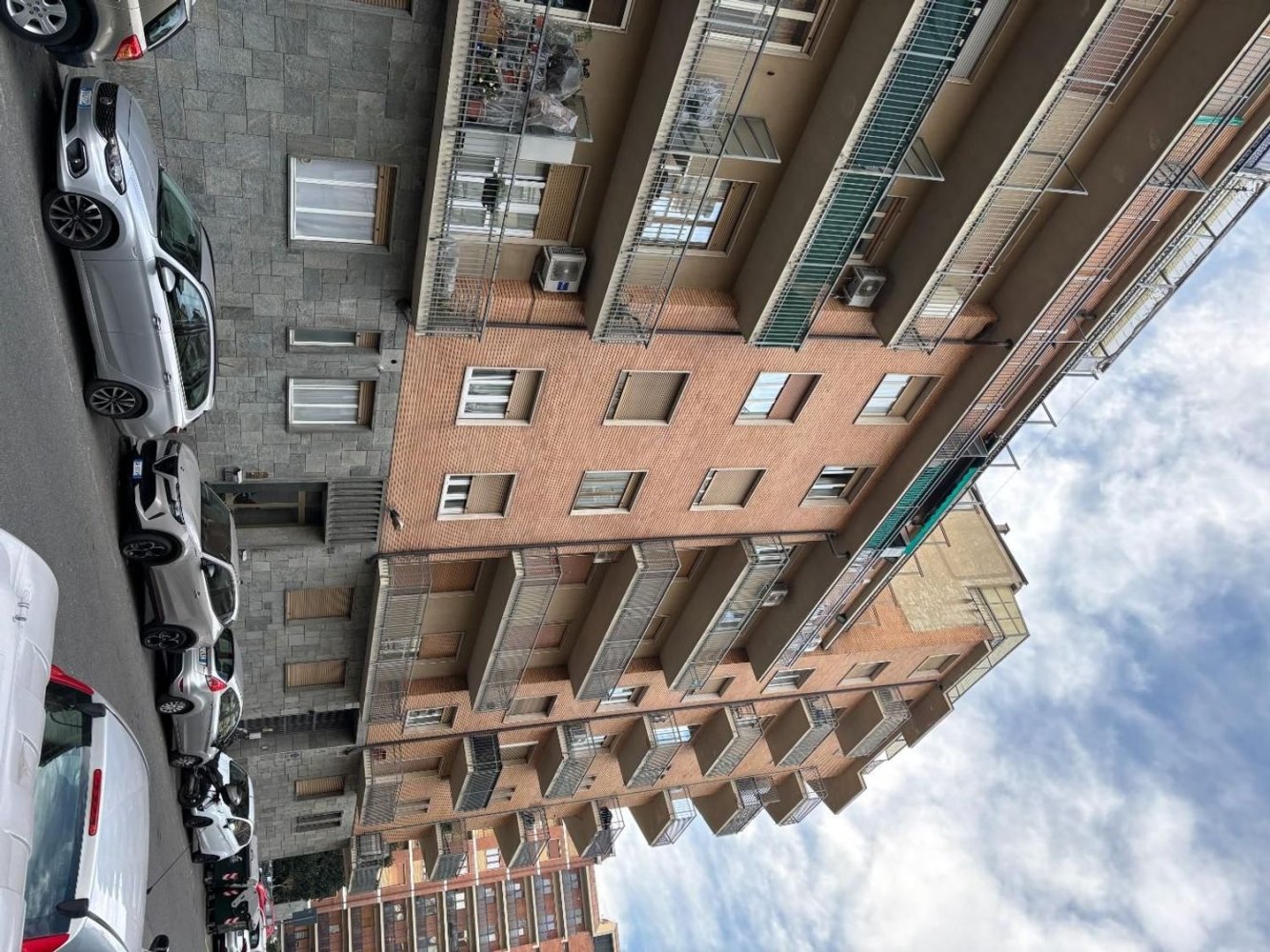 3 rooms Apartment in Turin, Italy No. 18389