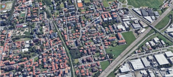 7 rooms Apartment in Saronno, Italy No. 299478 19