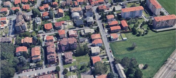 7 rooms Apartment in Saronno, Italy No. 299478 16