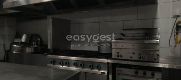 200m² Commercial property in Montijo, Portugal No. 68156 3