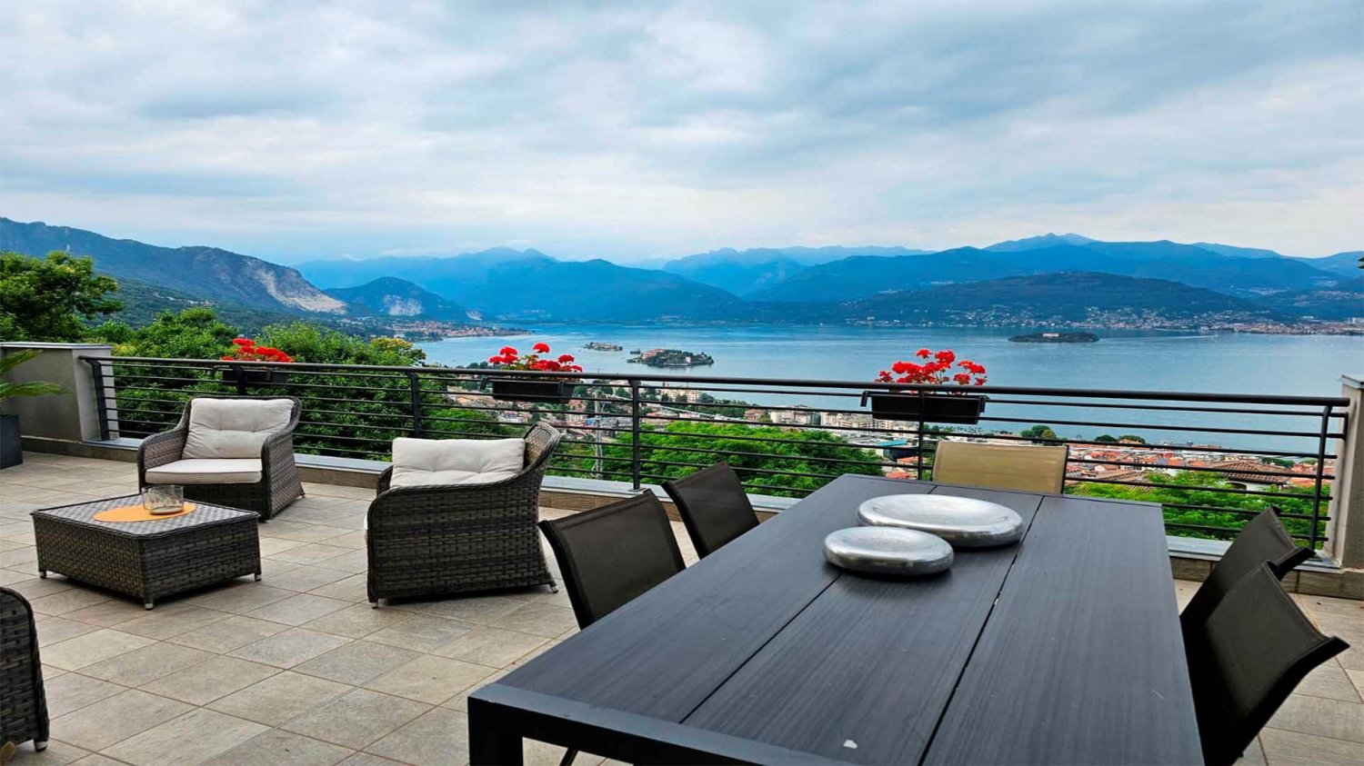 Квартира с 2 спальнями в Стреза, Италия № 161349