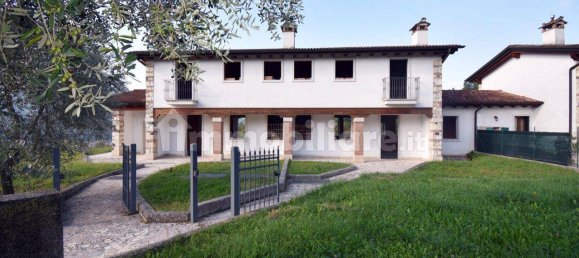 3 bedrooms House in Chiampo, Italy No. 89683 4