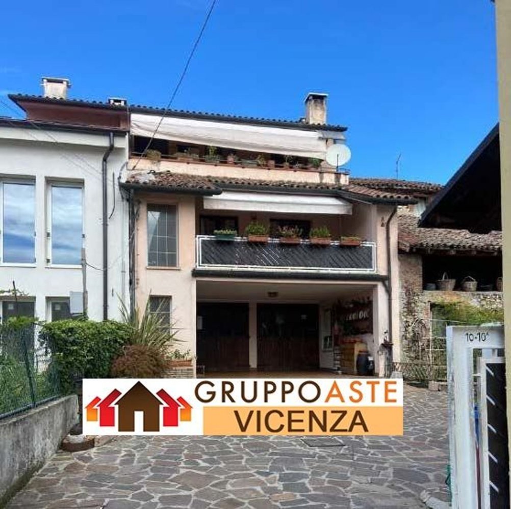 4 rooms Apartment in Romano d'Ezzelino, Italy No. 208260