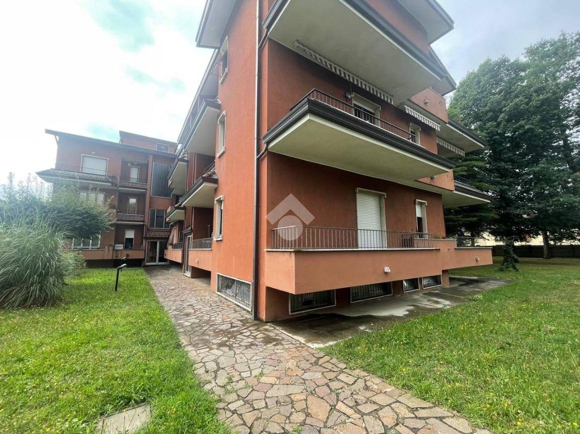 Bureau à Rescaldina, Italy 47m² No. 273644