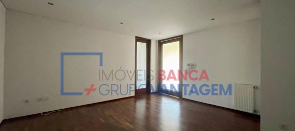 3 Schlafzimmer Wohnung in Porto, Portugal, Nr. 210825 3