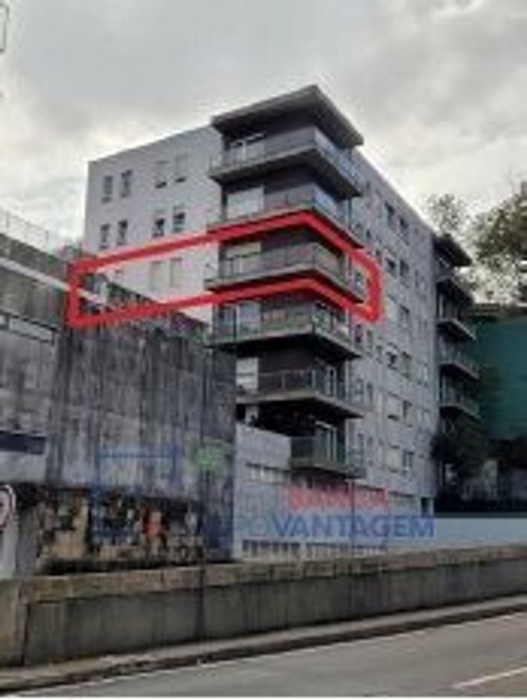 3 bedrooms Apartment in Porto, Portugal No. 210825