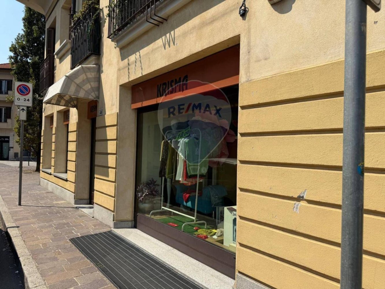 2 rooms Commercial property in Parabiago, Italy No. 383738