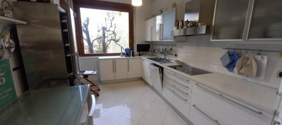 9 rooms Apartment in Turin, Italy No. 38608 30