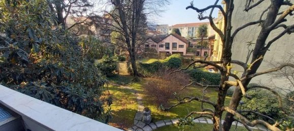 9 rooms Apartment in Turin, Italy No. 38608 2