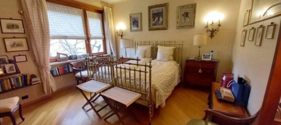 9 rooms Apartment in Turin, Italy No. 38608 17