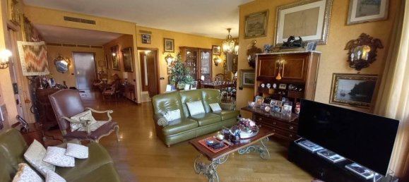 9 rooms Apartment in Turin, Italy No. 38608 10