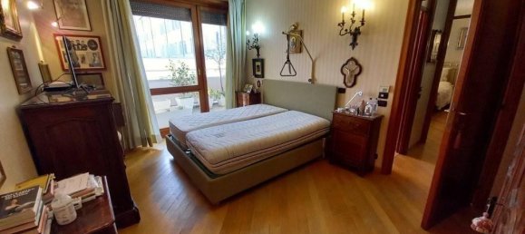 9 rooms Apartment in Turin, Italy No. 38608 18