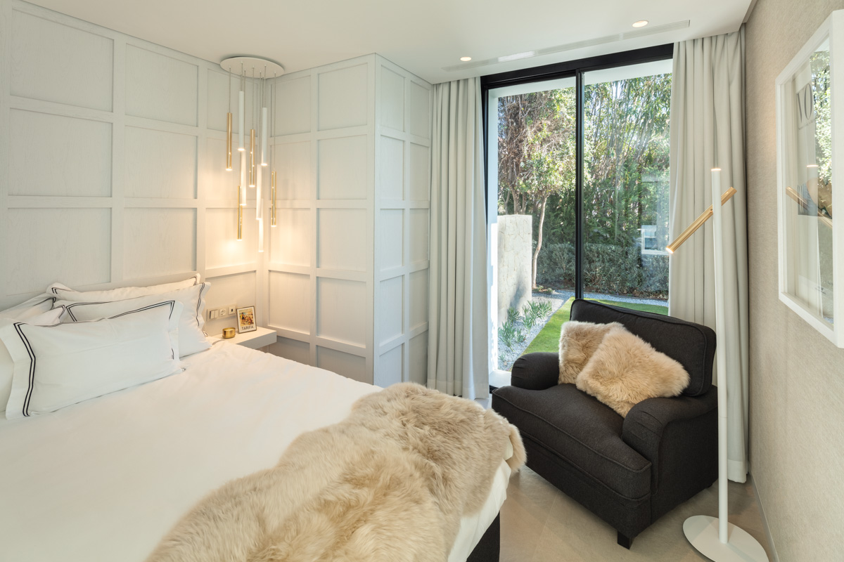 5 bedrooms Villa in Marbella, Spain No. 96684