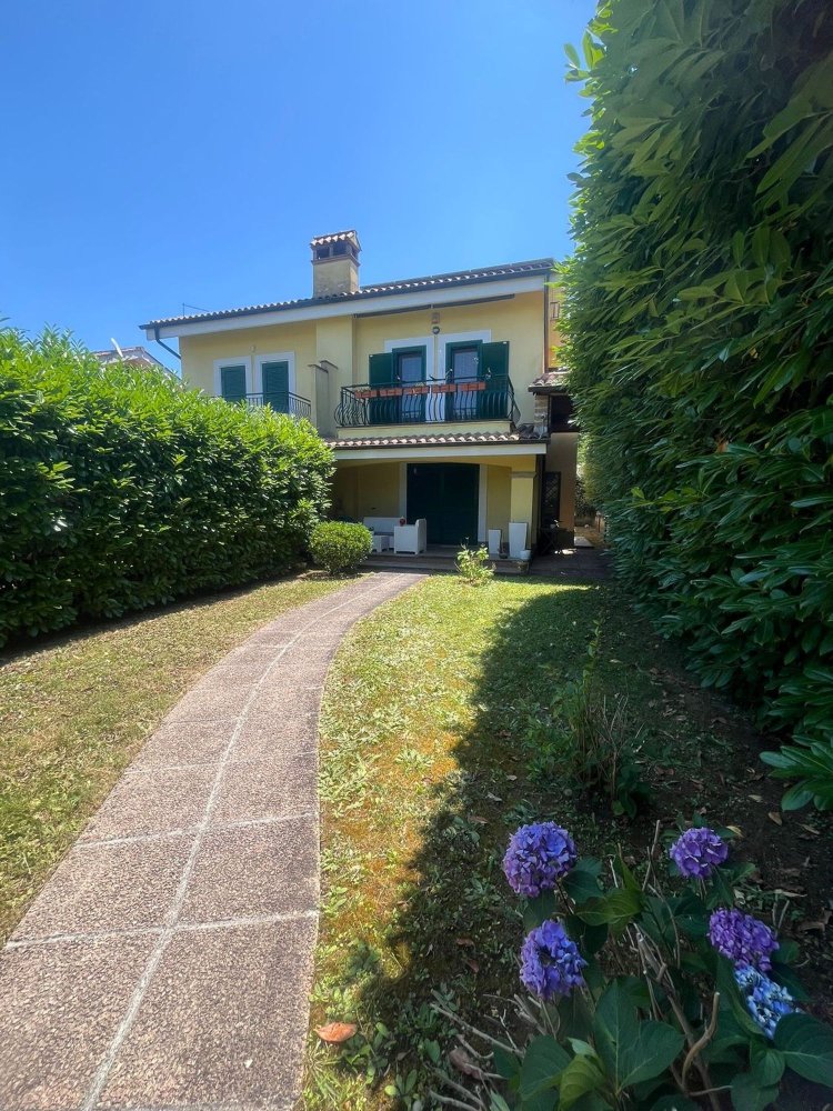 Casa de 4 dormitorios en Nepi, Italy No. 369827