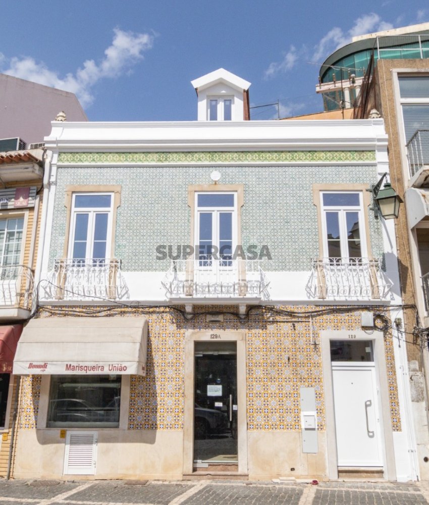 180m² Building in Vila Franca de Xira, Portugal No. 280624