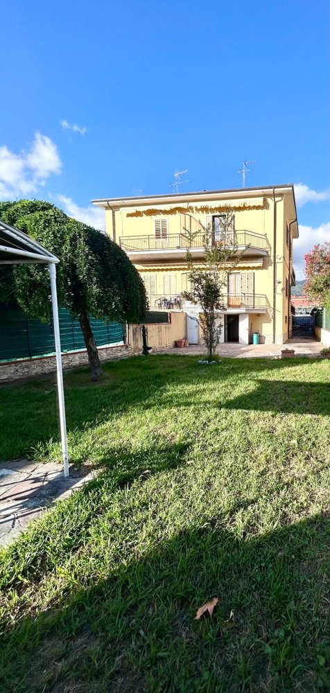 6 bedrooms House in Castelnuovo Magra, Italy No. 314279