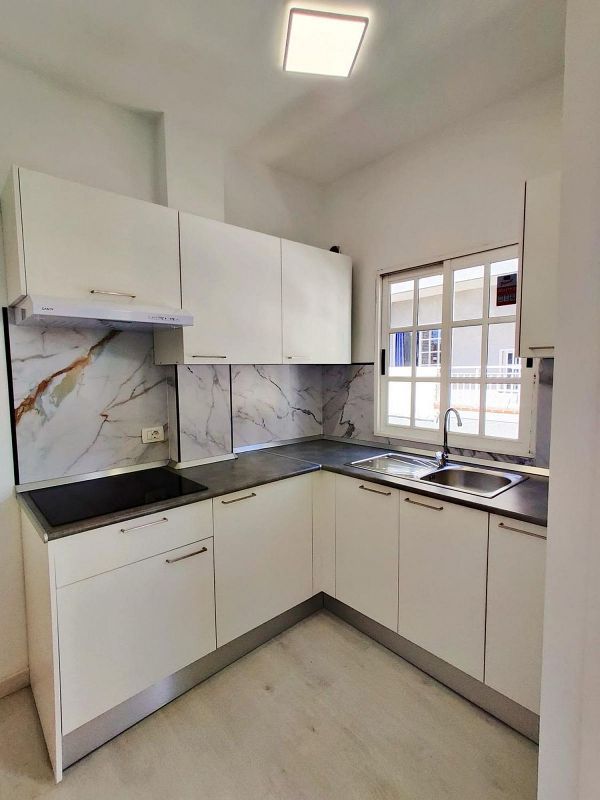 Apartamento de 2 dormitorios en Arona, Spain No. 244743