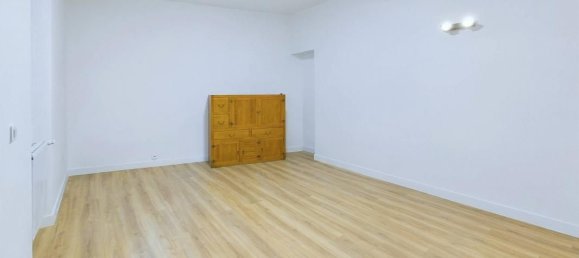 Studio in Paris, France No. 176931 35