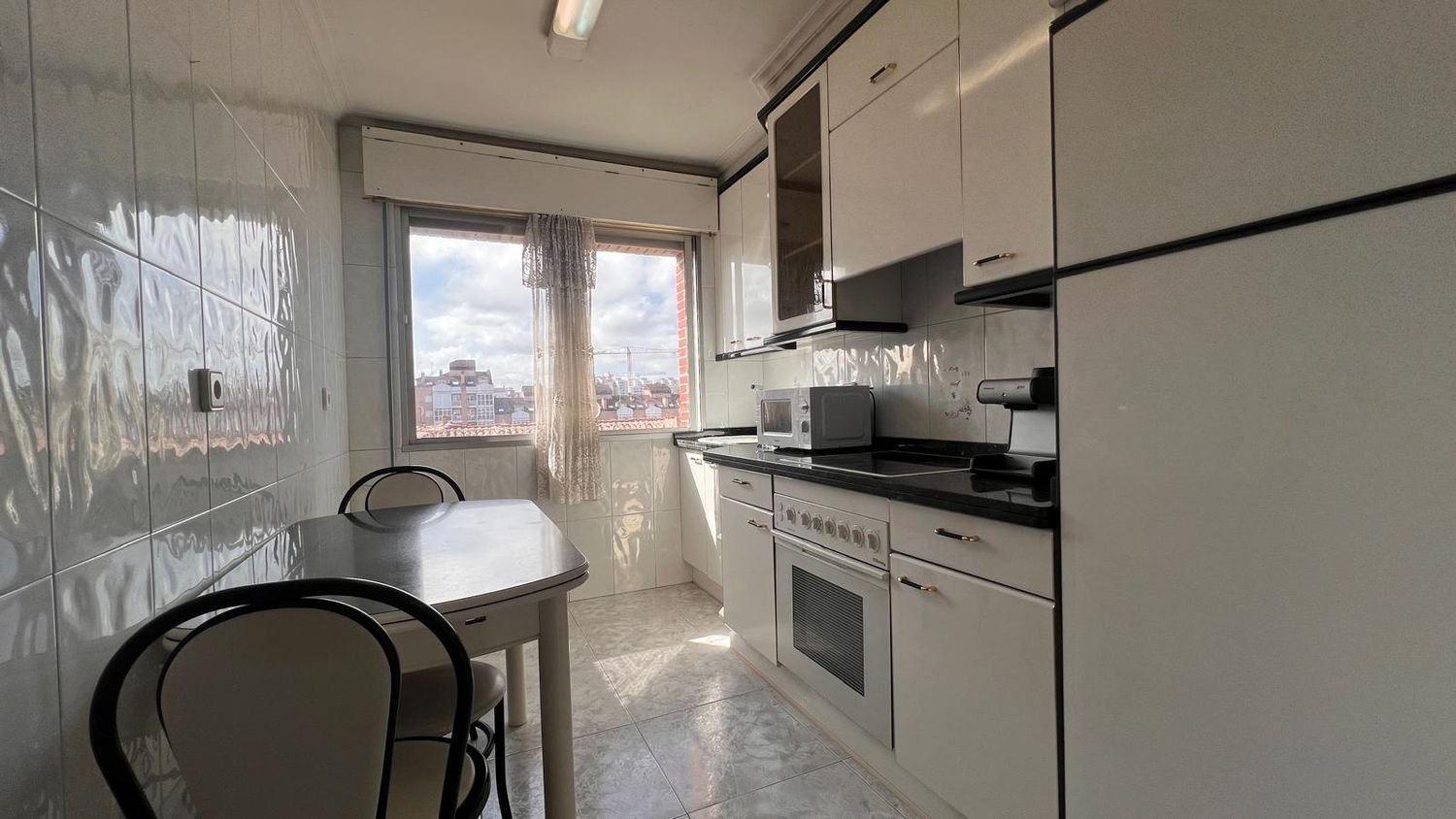 3 bedrooms Apartment in Gijon, Spain No. 268359