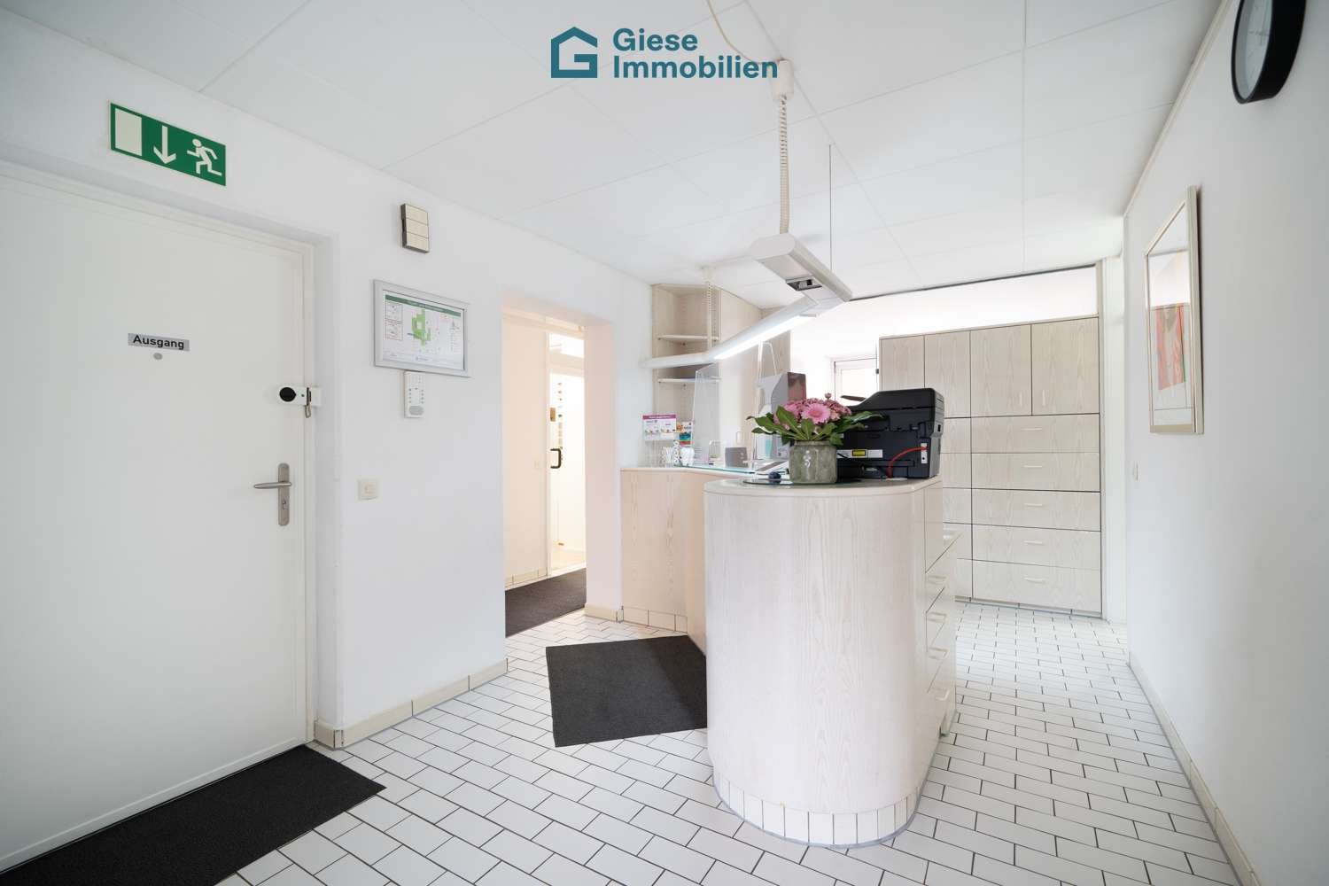 169m² Office in Stuttgart, Germany No. 96699