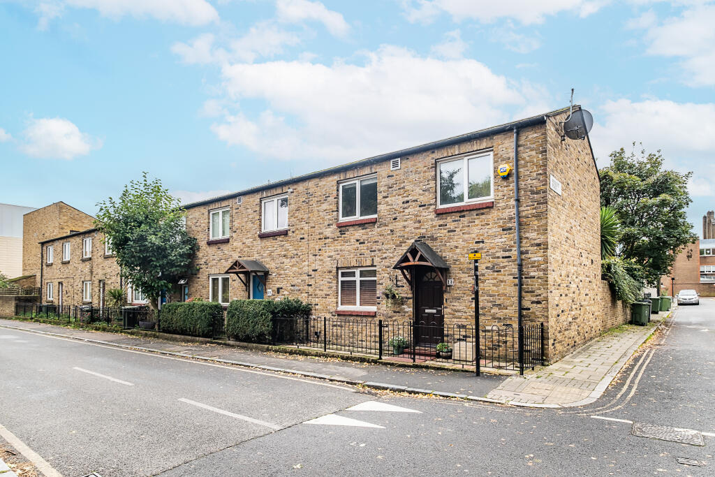 3 bedrooms Commercial property in London, United Kingdom No. 14060