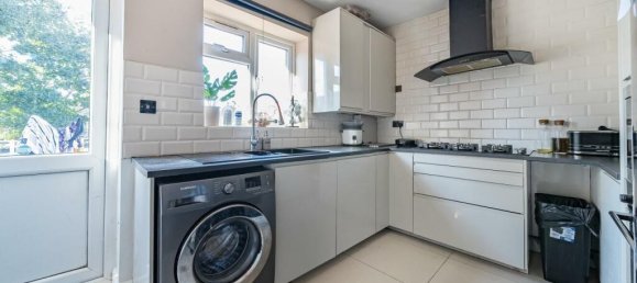 4 bedrooms House in Beckenham, United Kingdom No. 14383 3