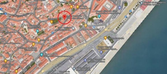 360m² Building in Lisbon, Portugal No. 84359 2