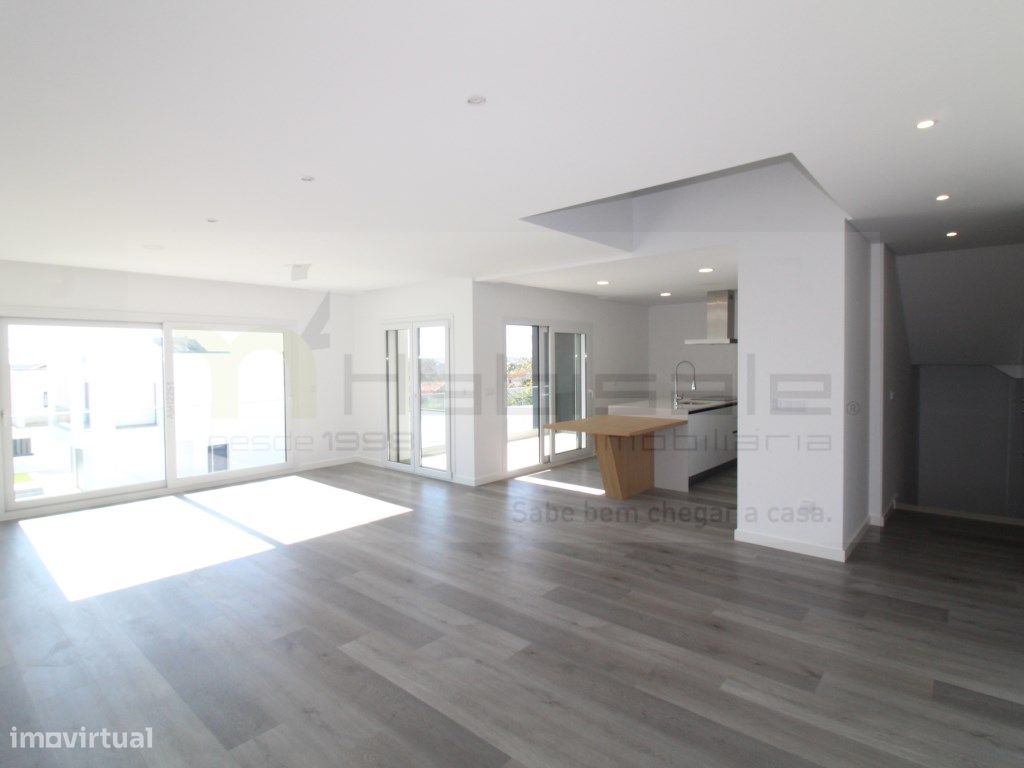 4 Schlafzimmer Haus in Corroios, Portugal, Nr. 239219