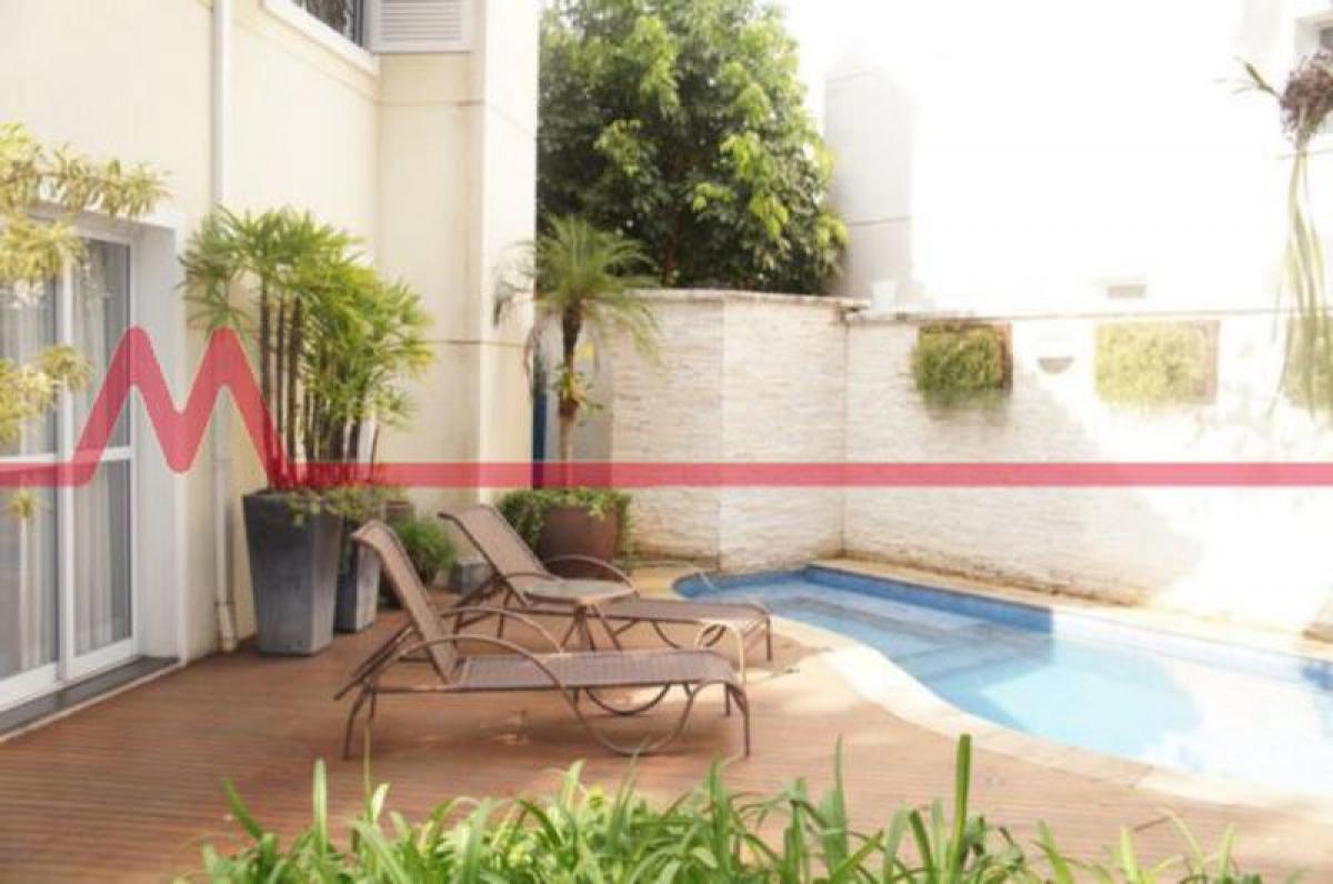 Casa de 5 dormitorios en Sao Paulo, Brazil No. 588200