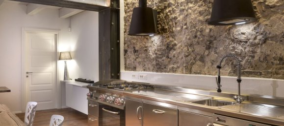 300m² Building in Cagliari, Italy No. 290062 3