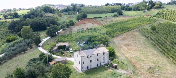 8 bedrooms House in Cupramontana, Italy No. 318269 4