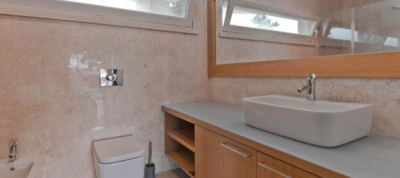 4 bedrooms House in Almada, Portugal No. 111210 16