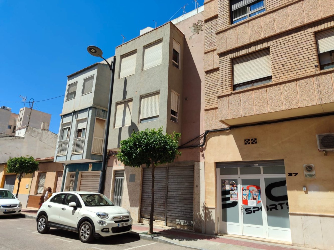 Edificio de 13 dormitorios en Guardamar del Segura, Spain No. 142436