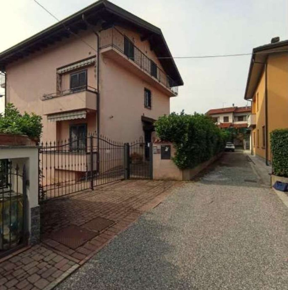 5-Zimmer Wohnung in Vertemate con Minoprio, Italy, Nr. 6780