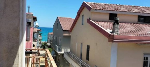 4 rooms Apartment in Crucoli, Italy No. 117412 7
