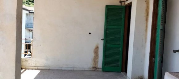 4 rooms Apartment in Crucoli, Italy No. 117412 2