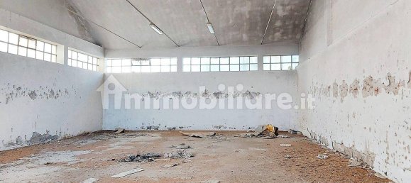 Armazém de 5 divisões em Quartu Sant'Elena, Italy N.º 127700 4