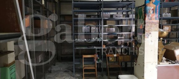 1-salle Propriété commerciale à Naples, Italy No. 57962 9