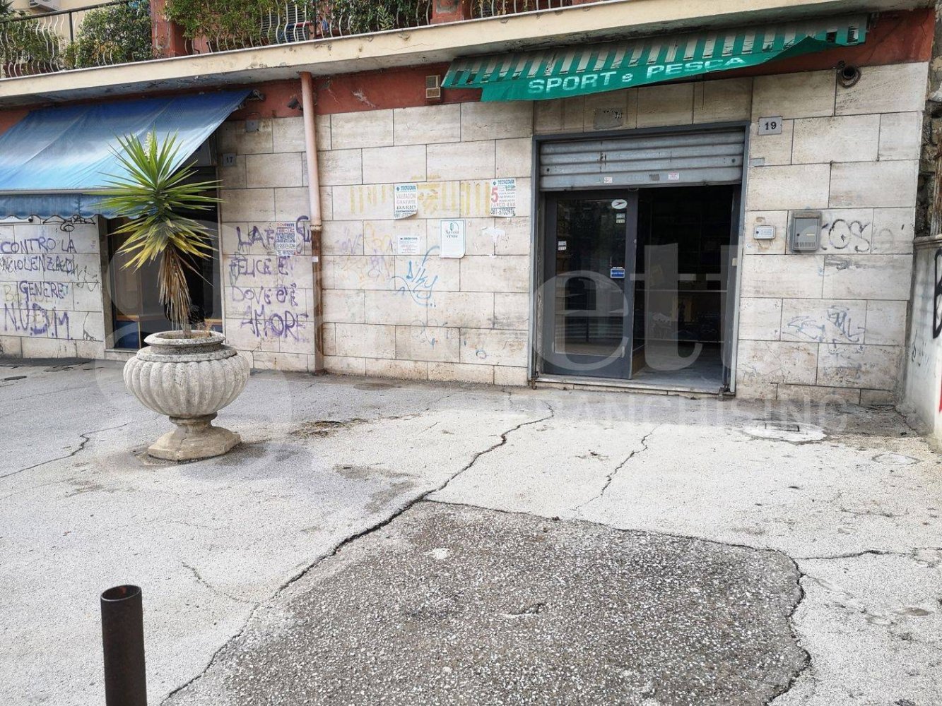 1-salle Propriété commerciale à Naples, Italy No. 57962